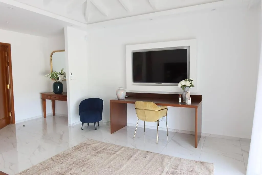 Villa Fleurs De Lys Orient Bay 0*,